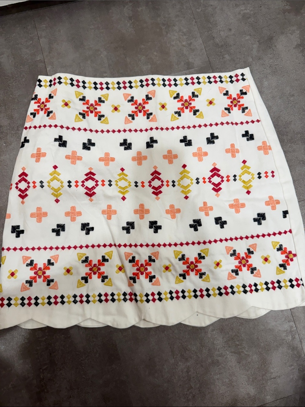 Cute vintage skirt with scallop bottom
